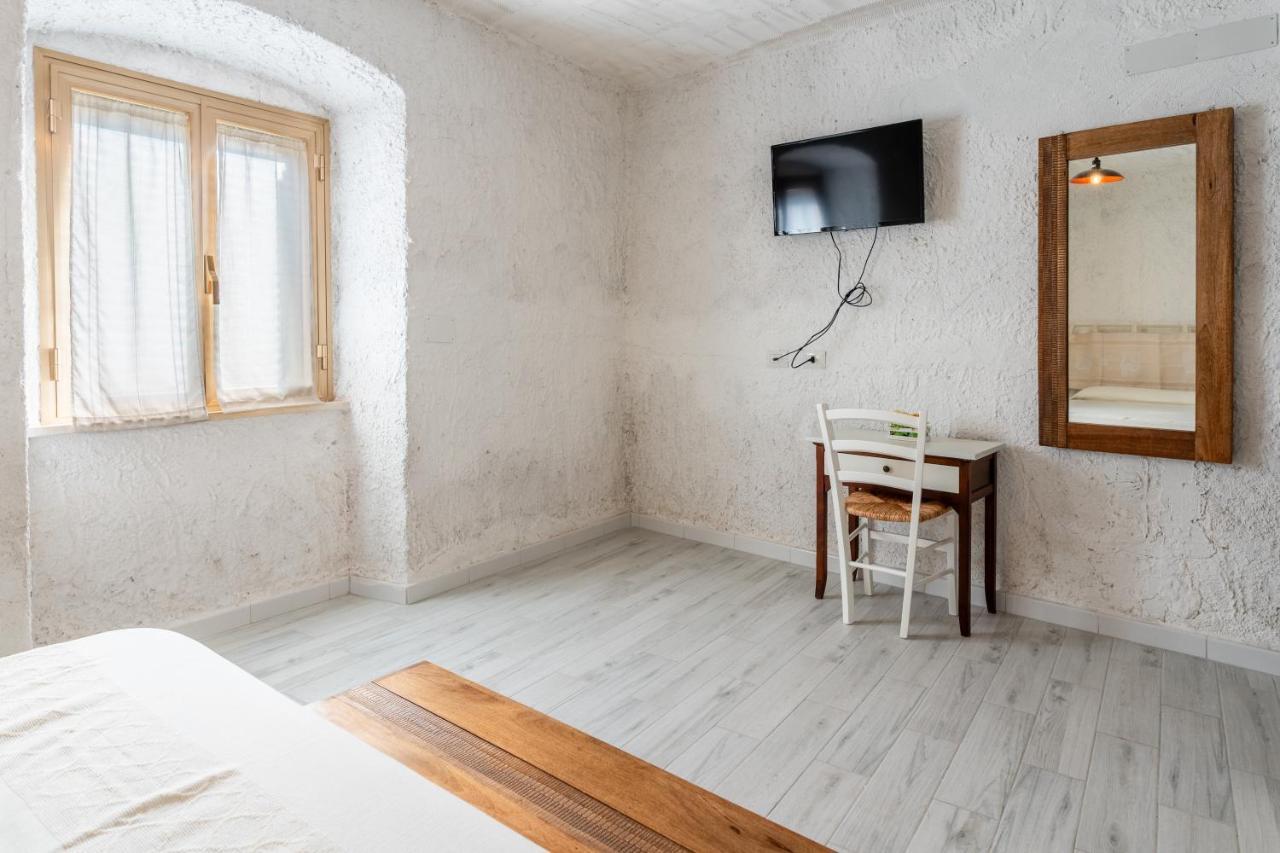 Casa Rocca Lägenhet Bosa Exteriör bild